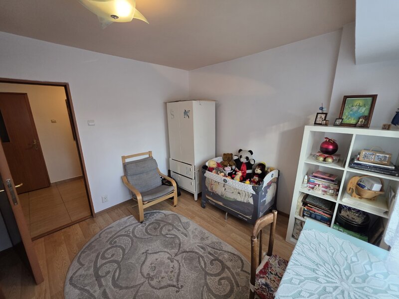 Piata Gorjului, 5 minute metrou, stradal pe Iuliu Maniu, vedere mixta