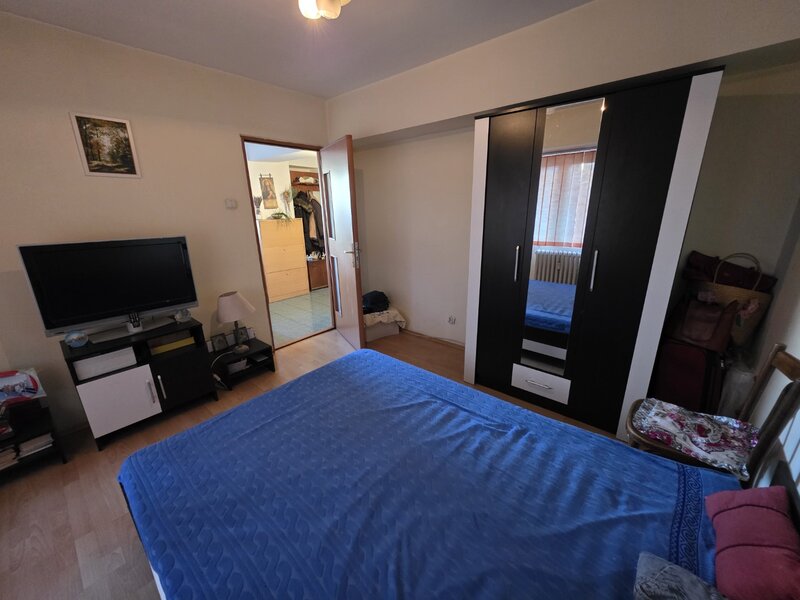 Piata Gorjului, 5 minute metrou, stradal pe Iuliu Maniu, vedere mixta