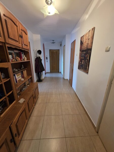 Piata Gorjului, 5 minute metrou, stradal pe Iuliu Maniu, vedere mixta