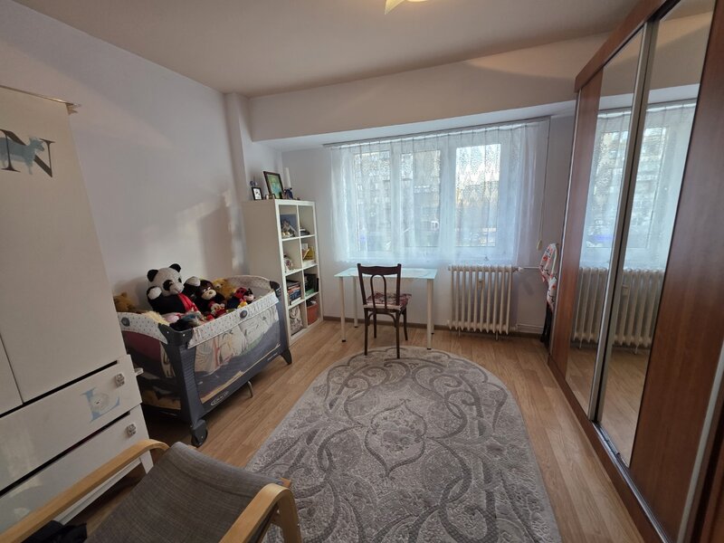 Piata Gorjului, 5 minute metrou, stradal pe Iuliu Maniu, vedere mixta