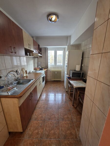 Piata Gorjului, 5 minute metrou, stradal pe Iuliu Maniu, vedere mixta